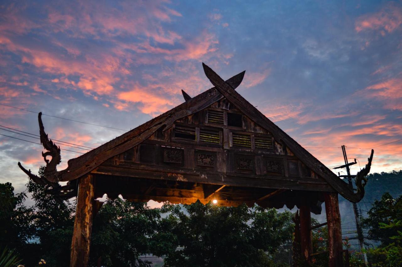 Hotel Crossroads House Mae Hong Son Exterior foto